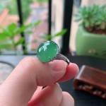 18K金镶嵌蓝水蛋面戒指
